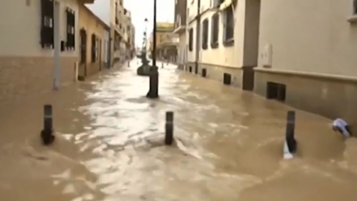 Библейски потоп в Испания, има загинали и хиляди евакуирани ВИДЕО