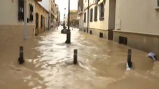 Библейски потоп в Испания, има загинали и хиляди евакуирани ВИДЕО