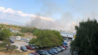 Ексклузивно и първо в БЛИЦ! Огромен пожар бушува в София СНИМКИ