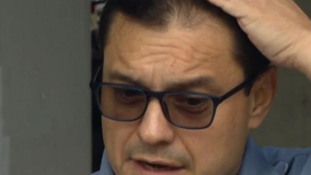 Гълъб се изака върху главата на политик ВИДЕО