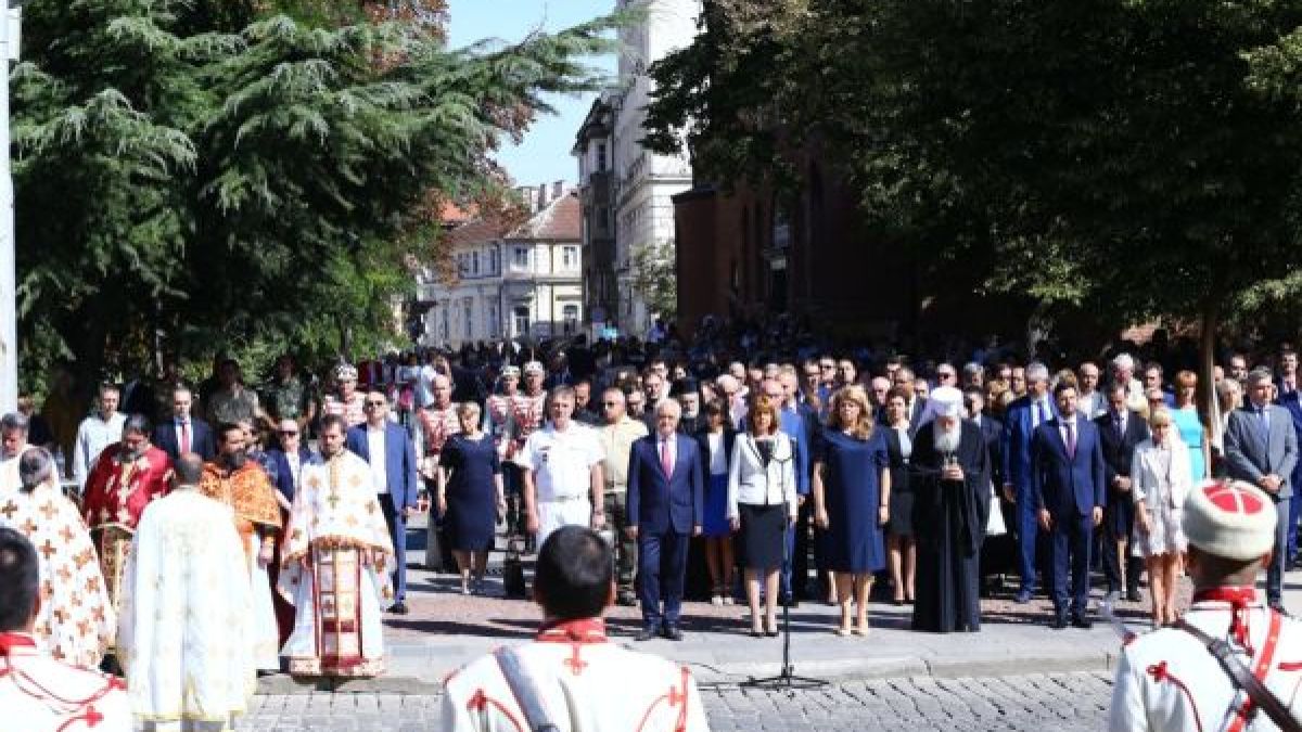 БЛИЦ TV: С тържествен водосвет и гвардейски марш беше издигнато знамето на София 