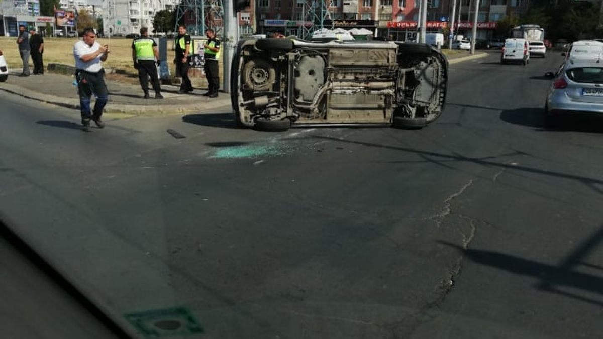 Извънредно и първо в БЛИЦ! Адска катастрофа в столичния ж. к. "Дружба" СНИМКИ