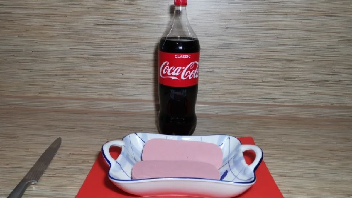 Какво ще се случи, ако сложите салам в Кока-Кола за два часа СНИМКИ