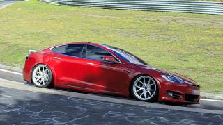 Tesla Mоdеl S смаза Porsche Taycan на "Нюрбургринг"