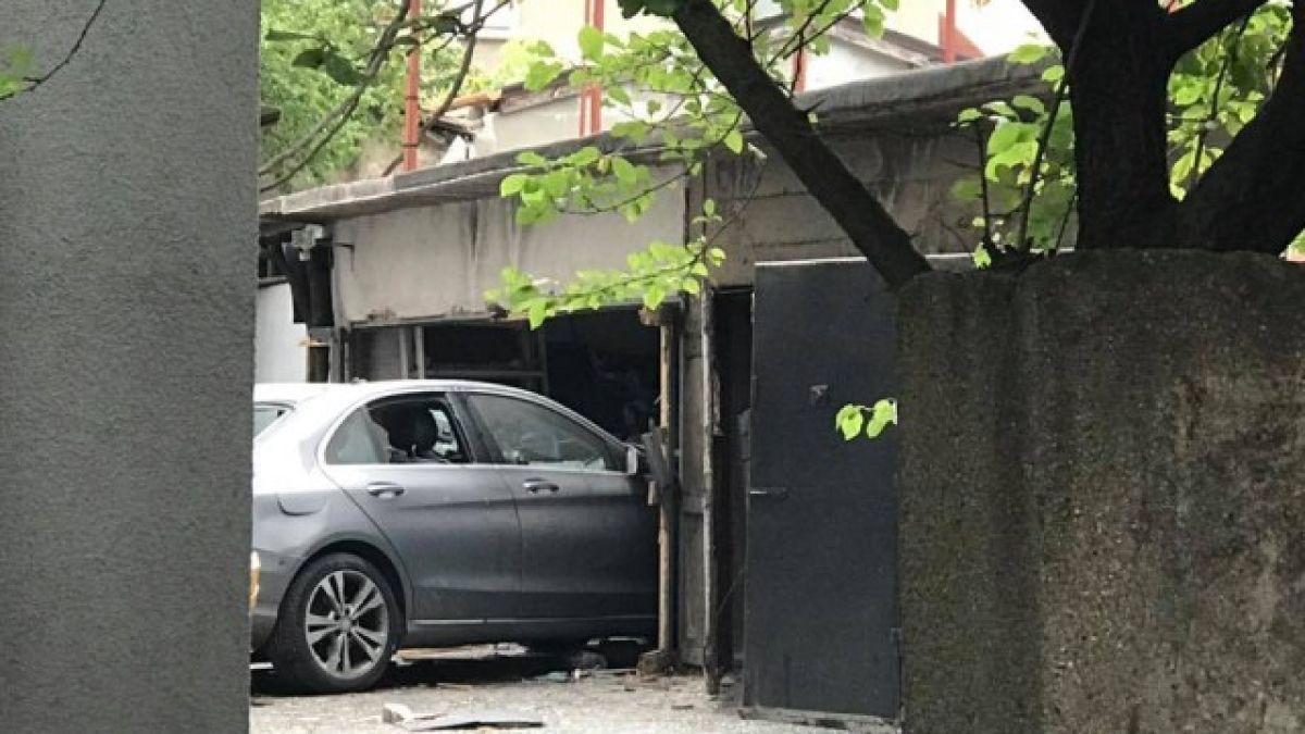 Взривиха "Мерцедес" на частен съдебен изпълнител в Стара Загора СНИМКИ