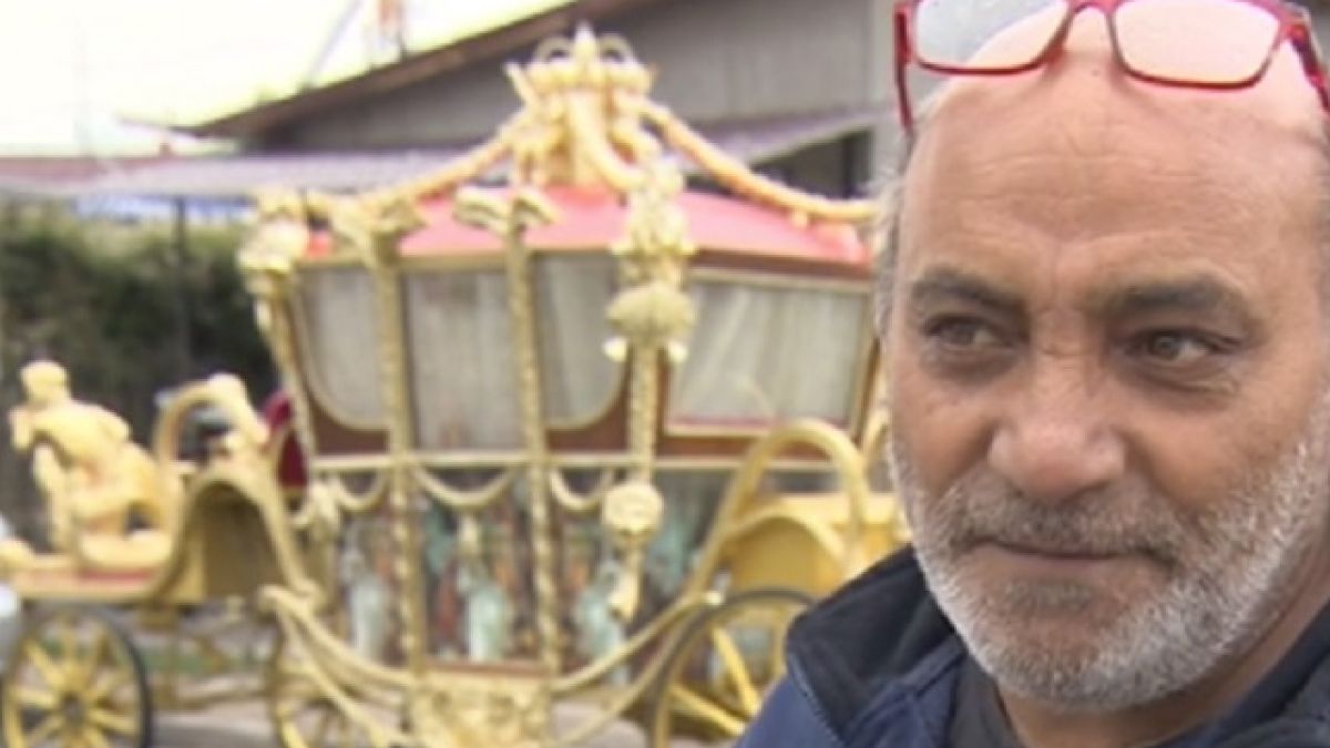Циганин със златна каляска се превърна в софийска сензация ВИДЕО