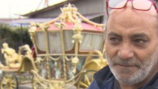 Циганин със златна каляска се превърна в софийска сензация ВИДЕО