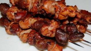 Съседът на вилата ми даде да опитам шишчетата му! Няма такава вкусотия