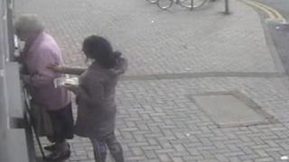 Джебчийка се опита да обере 81-годишна баба, но си намери майстора ВИДЕО