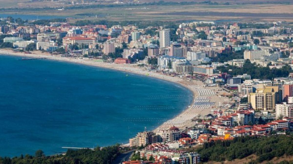 Спипаха в големи нарушения работодатели по морските курорти 