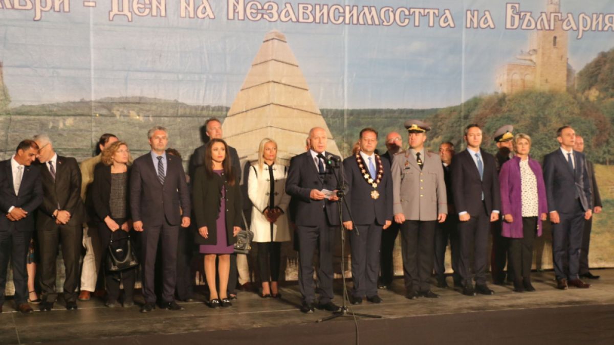 Зам.-шефът на парламента с пламенни думи навръх празника