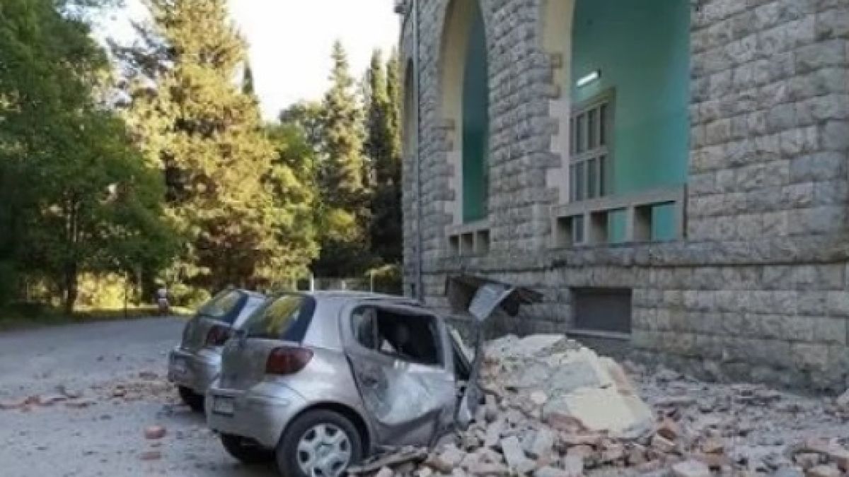 Албания не спира да се тресе