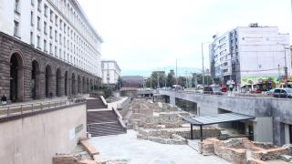 По заповед премахват нещо незаконно в центъра на София