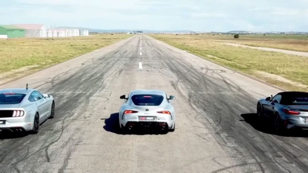 Автобитка: Toyota GR Supra срещу BMW Z4 M40i и Ford Mustang GT ВИДЕО