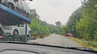Зрелищни СНИМКИ: Скъпарски Мерцедес се заби в автовоз в Северозапада 