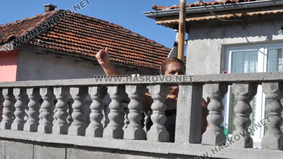 Хасковски цигани наляха парите от гурбета в нова къща, но... СНИМКИ