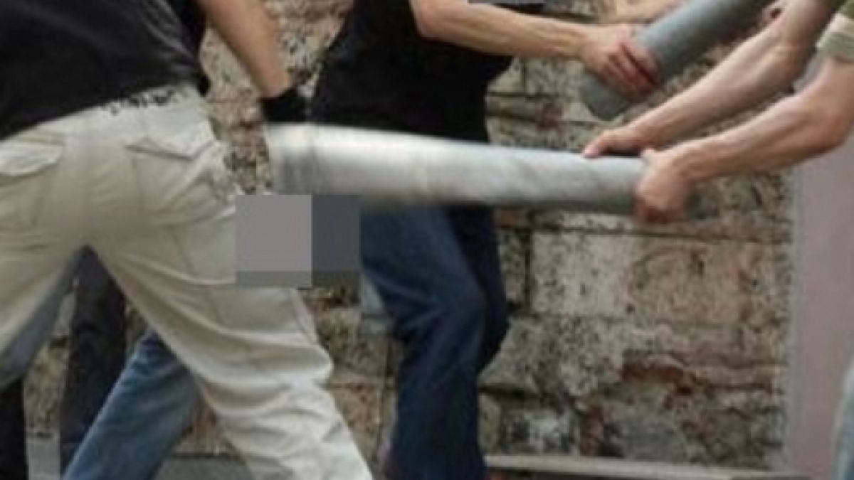 Двама сливналии влетяха в дома на мъж от Ямбол и го смляха от бой, за да...