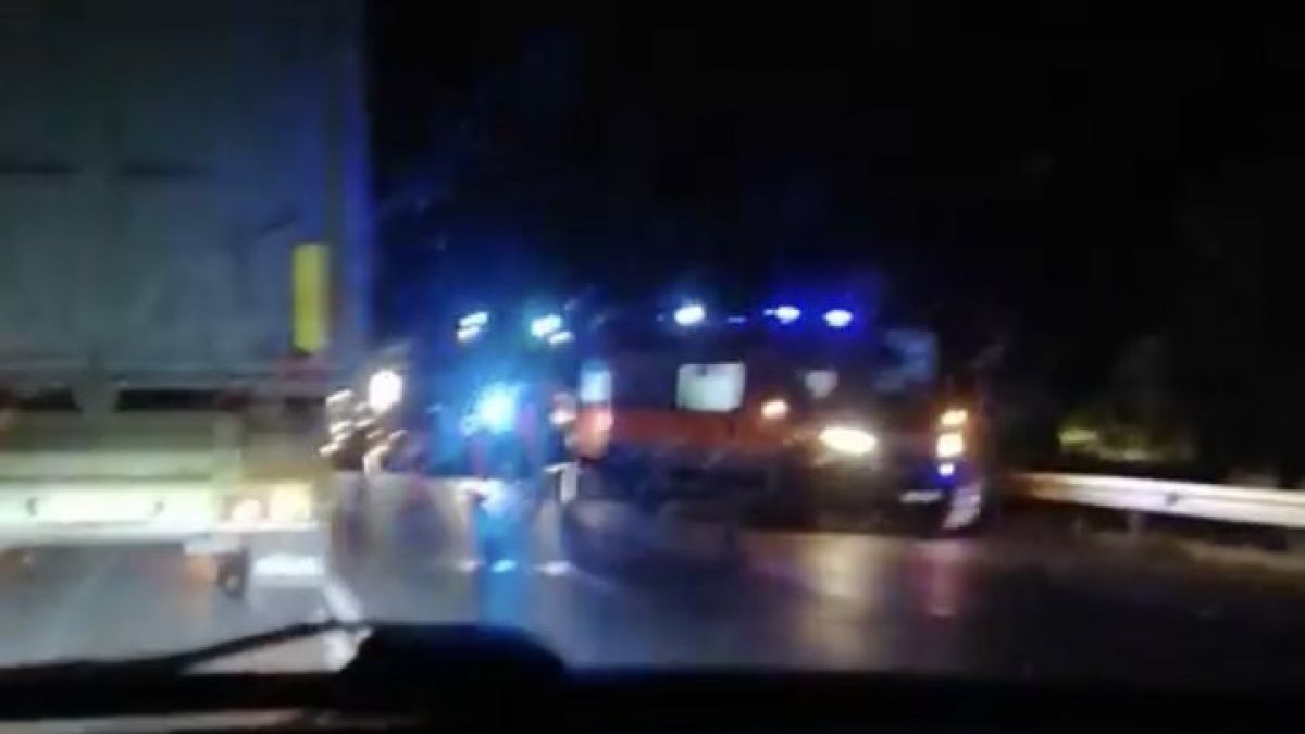 Извънредно! Тежка катастрофа на пътя Русе-Разград, пожарникари вадят...