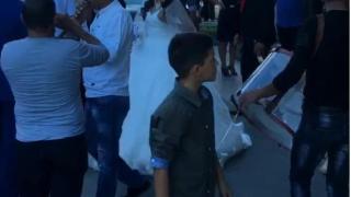 Циганска сватба с шест лимузини в Ботевград подпали мрежата ВИДЕО 