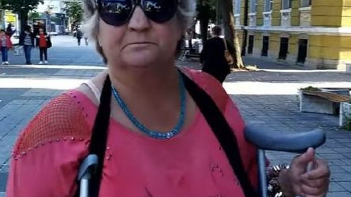Лъжепросякинята-милионер Пенка с нова изцепка на пъпа на Бургас ВИДЕО