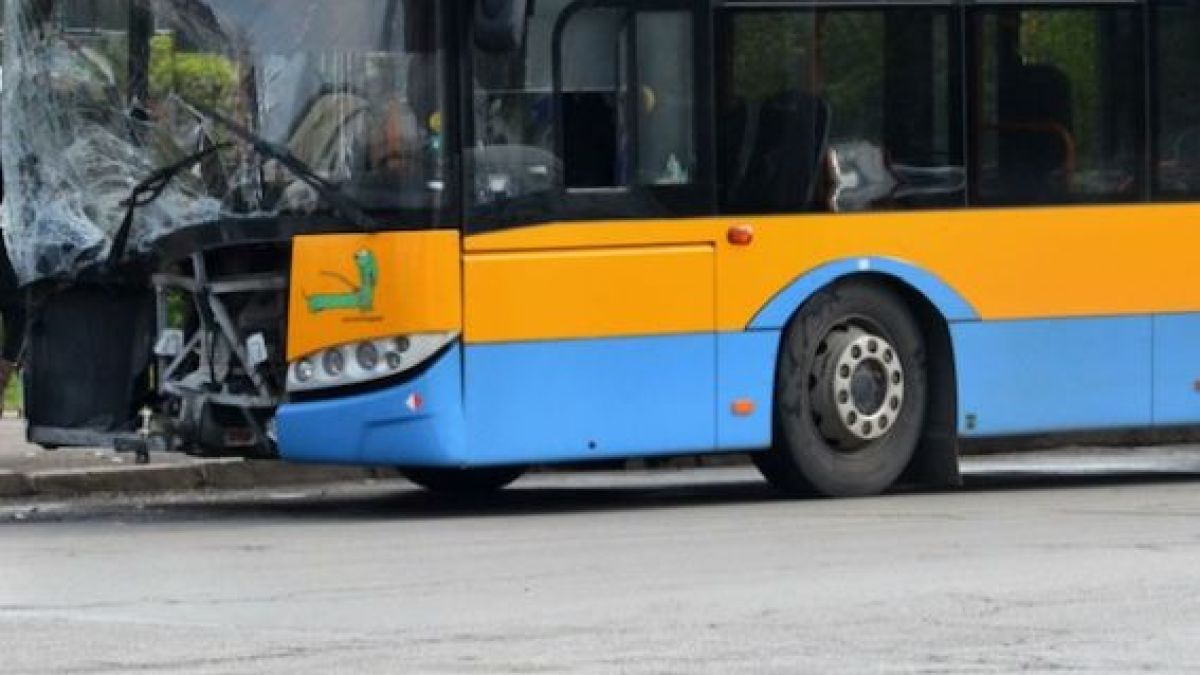 Тежка катастрофа на Аспаруховия мост във Варна