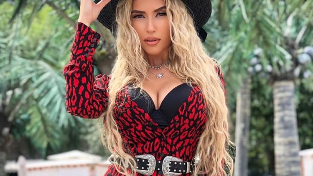 Тита пак провокира със СНИМКА 18+