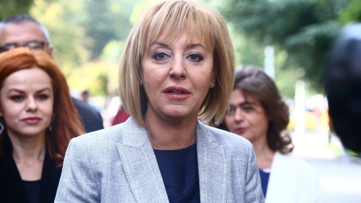 На мушка: Манолова сгащена в нарушение, грози я тлъста глоба от суета