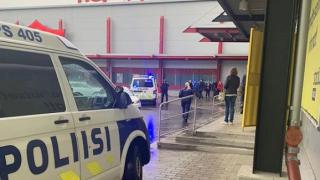 Първи новини за мъжа с мачете, нахлул в университет в мол във Финландия