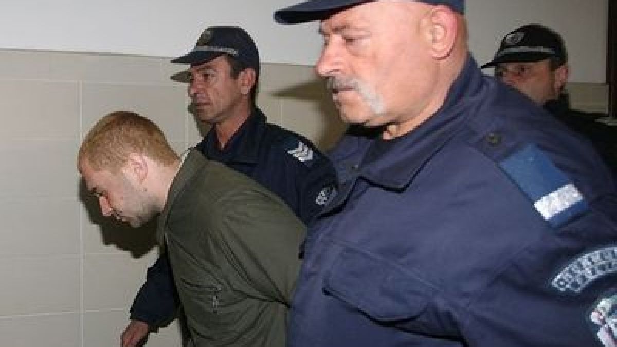 880 изверги и убийци потънаха вдън земя, МВР ги дири под дърво и камък