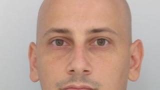 Виждали ли сте този мъж? Полицията го търси под дърво и камък СНИМКА