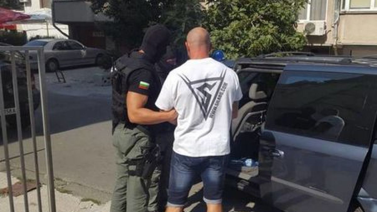 В ъндърграунда шушукат, че кримигероят Жоро Илиев е натопил Митьо Очите