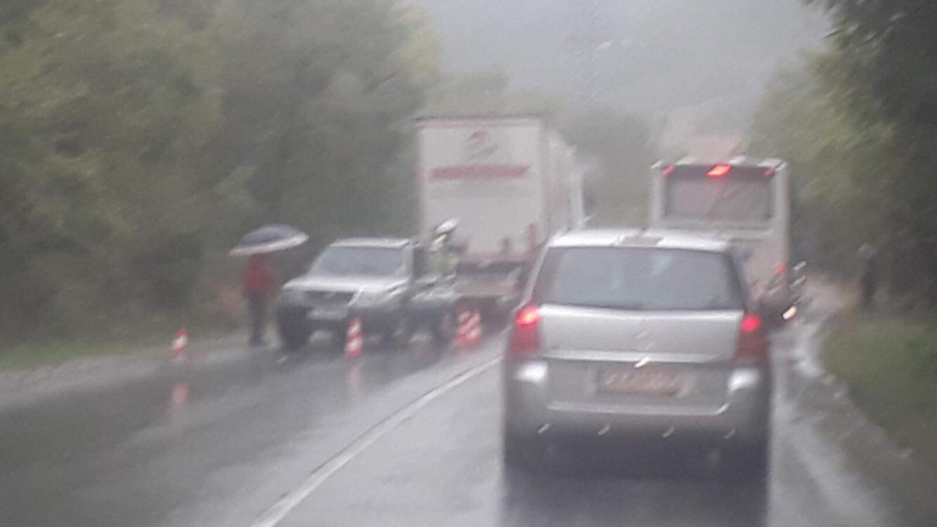 Джип и автобус се удариха край Симитли СНИМКИ