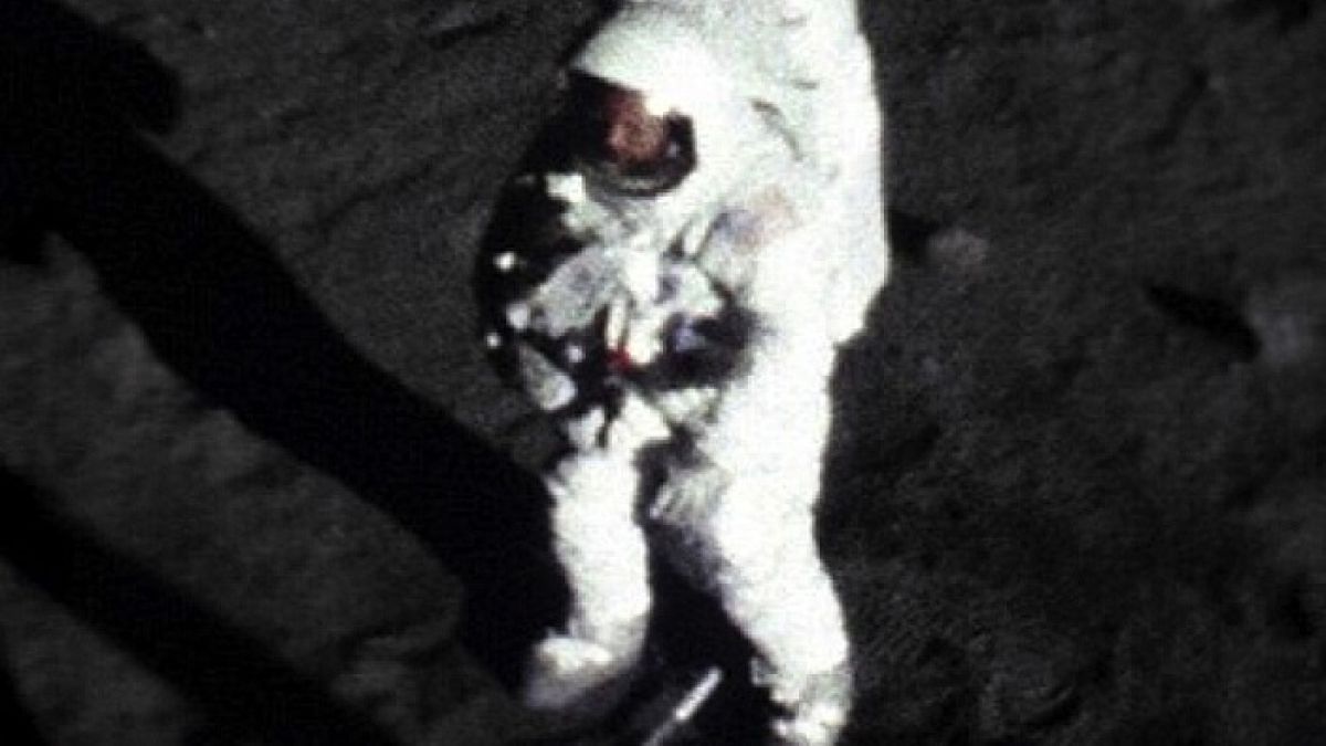 НАСА представи поредните доказателства, че американците са били на Луната СНИМКИ
