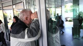 Като биг бос: Слави на джип и с яка охрана учредява партията си скришом СНИМКИ