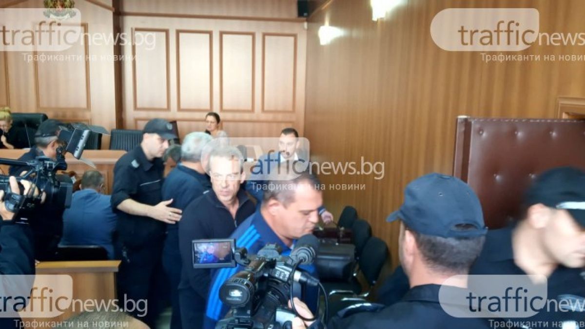 Извънредна новина от съда за тримата служители на ДАИ, обвинени в подкуп