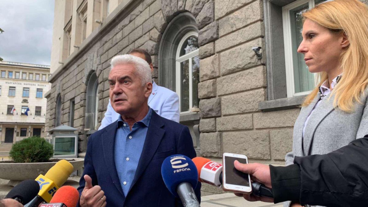 "Атака": ЦИК бяга от среща със Сидеров за наложената му цензура от БНТ