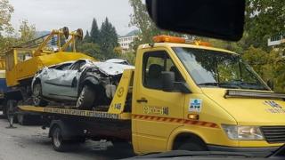 Млад шофьор се "гмурна" в река Черна СНИМКА