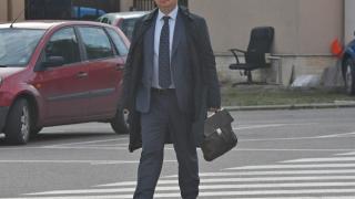 Сеир: Трайчо Трайков надяна зелена каска, яхна тротинетка и... СНИМКИ