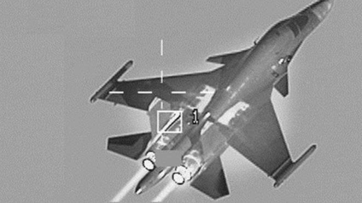 В НАТО публикуваха СНИМКА на Су-34 под прицел