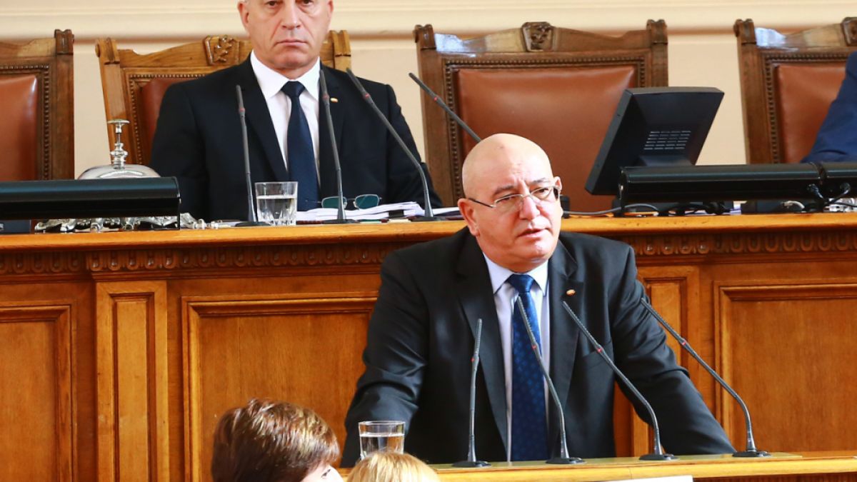 Парламентът прие оставката на Нено Димов и назначи Емил Димитров за екоминистър СНИМКИ