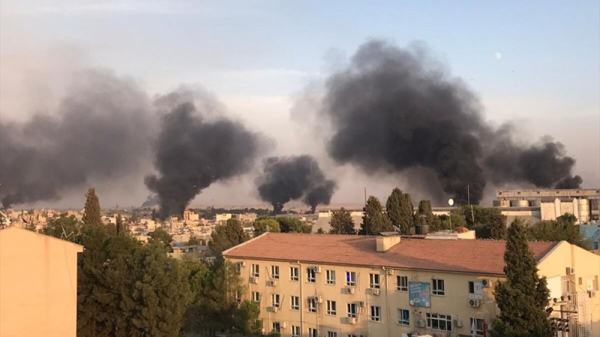 Турските ВВС удариха още един град в Сирия, кюрдите палят петролни находища ВИДЕО
