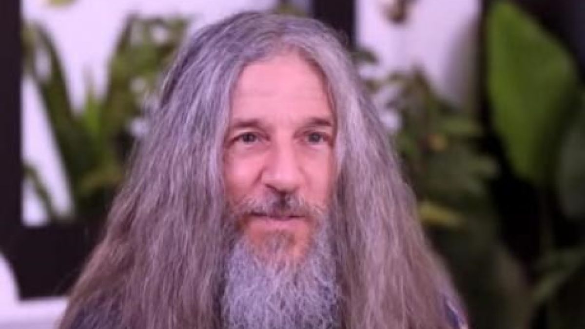 Ето как една пострижка може да промени клошар ВИДЕО