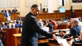 Парламентът ще заседава извънредно на 12 ноември