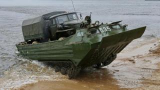 Уникален плаващ бронетранспортьор-багер е забелязан в ЛНР
