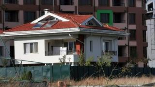 Възраждане: Обитава ли зам-кмета на София Тодор Чобанов незаконна къща и с какви средства я е построил?