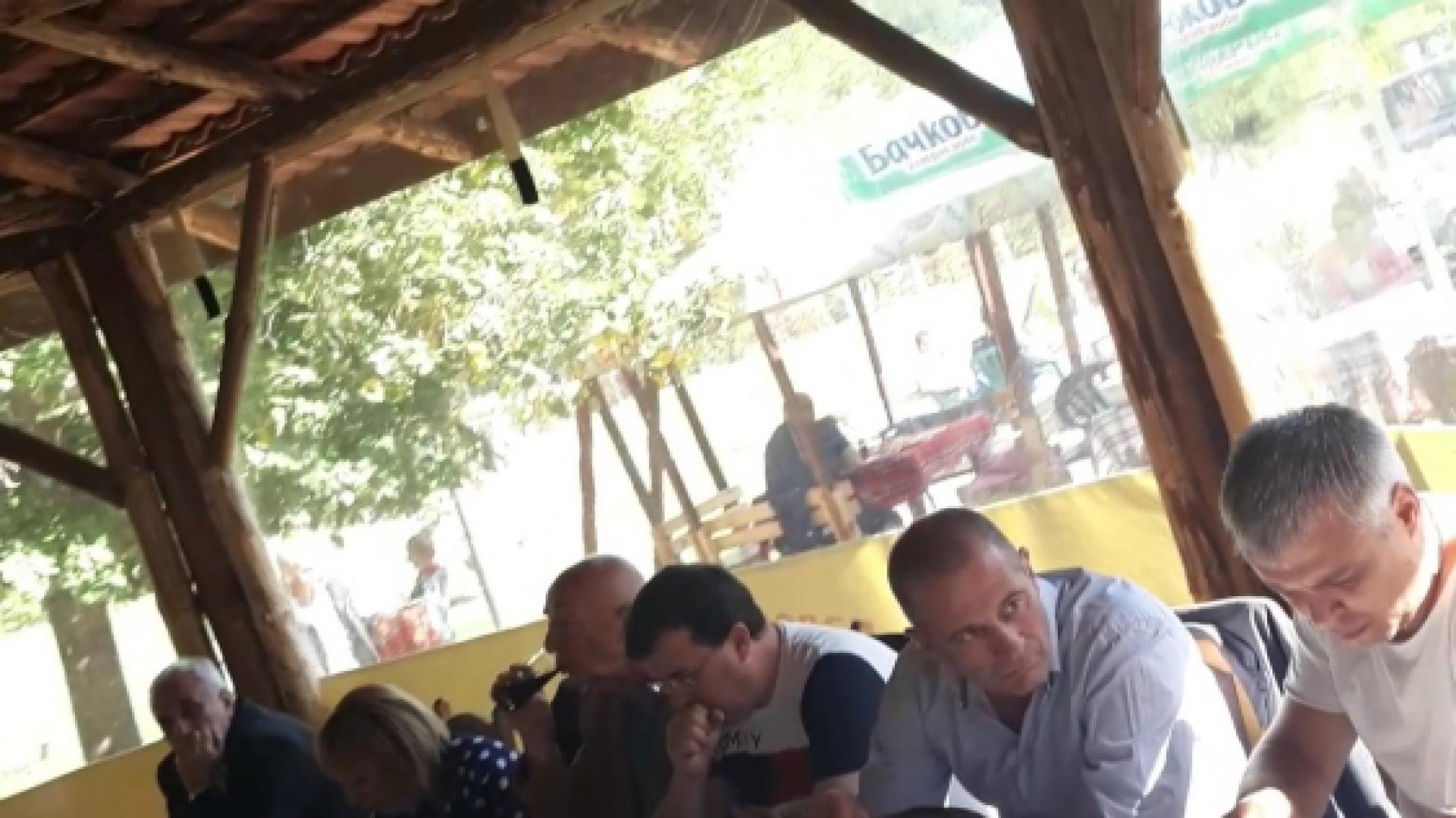 ФОТО БОМБА В БЛИЦ! Мая Манолова засечена с уволнен при Цветанов гард от НСО!