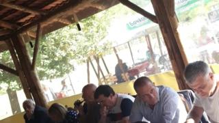 ФОТО БОМБА В БЛИЦ! Мая Манолова засечена с уволнен при Цветанов гард от НСО!