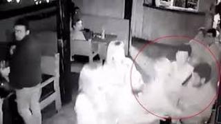 Убиха диджей с удар с нож в сърцето пред обектива на камера ВИДЕО 18+