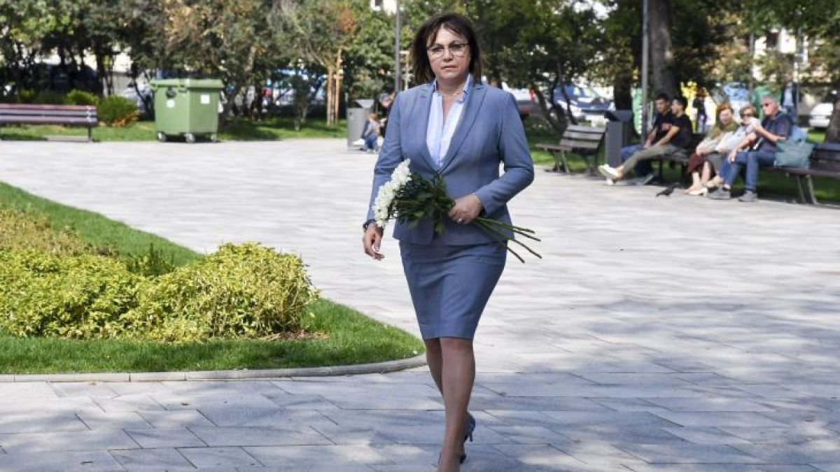 Нинова: Борисов плаши предизборно с бежанска вълна, за да го играе Спасителя