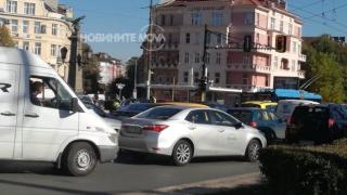 Катастрофа на „Орлов мост”, за малко стана страшно СНИМКИ